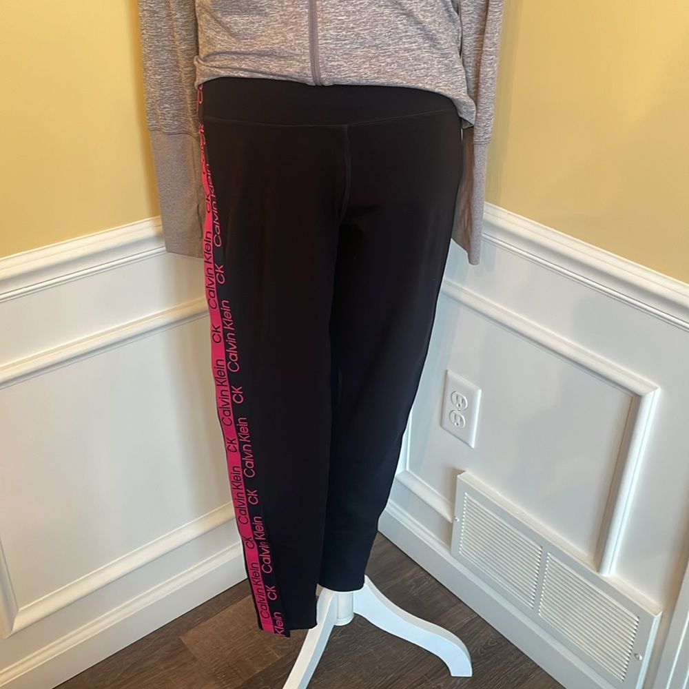 NWT Calvin Klein Leggings